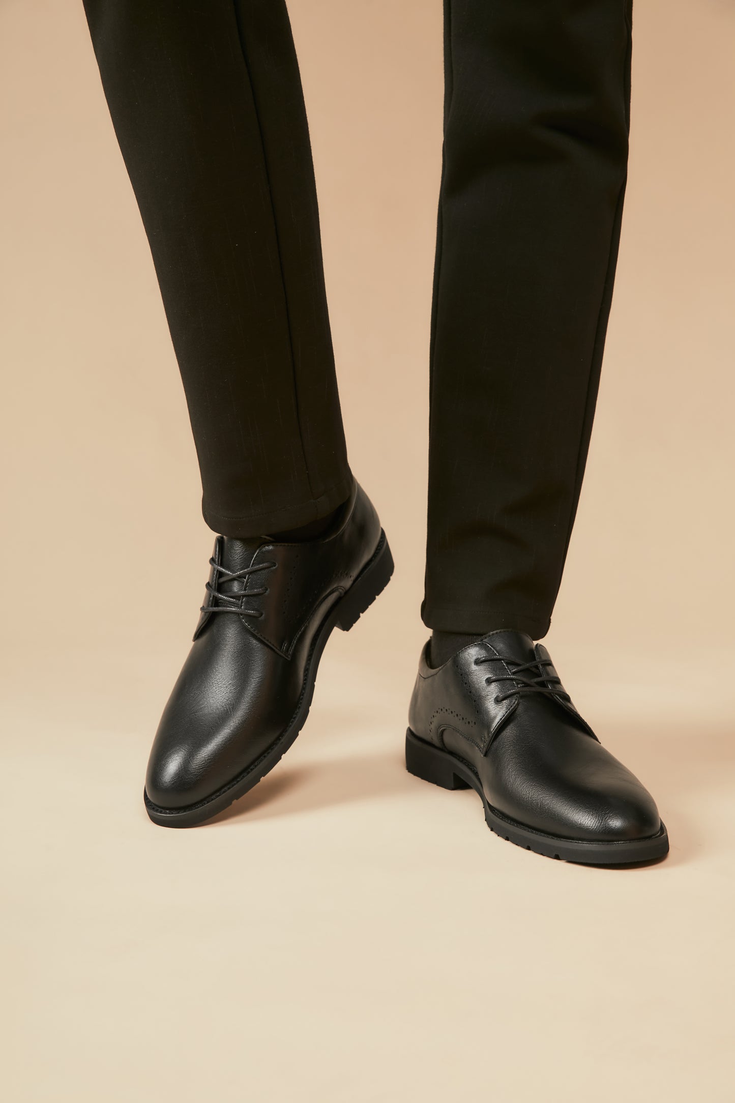 Breathable Carved Leather Derby Shoes for Business and Wedding